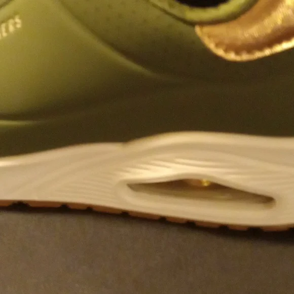 Skechers Street Faux Leather Sneakers Size 11 Brand New - Picture 4 of 9